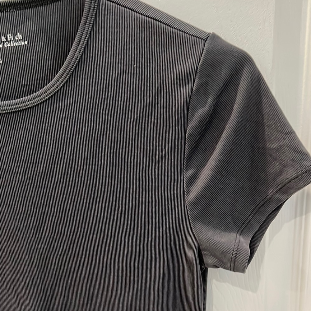 Abercrombie & Fitch Ribbed Grey Fitted Short Sleeve Tee - Picture 8 of 9